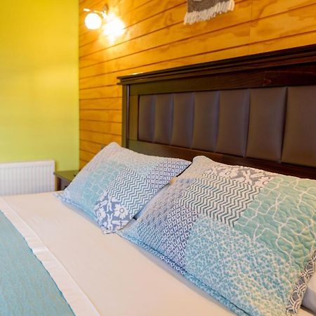 Casa Lucy Bed & Breakfast Пуерто Наталес Екстериор снимка