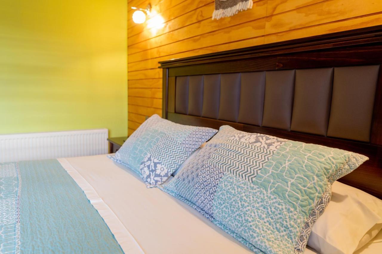 Casa Lucy Bed & Breakfast Пуерто Наталес Екстериор снимка