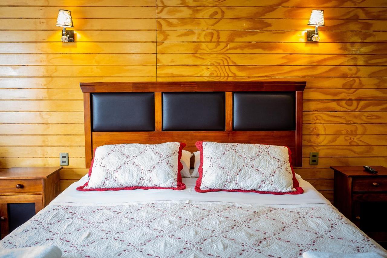 Casa Lucy Bed & Breakfast Пуерто Наталес Екстериор снимка