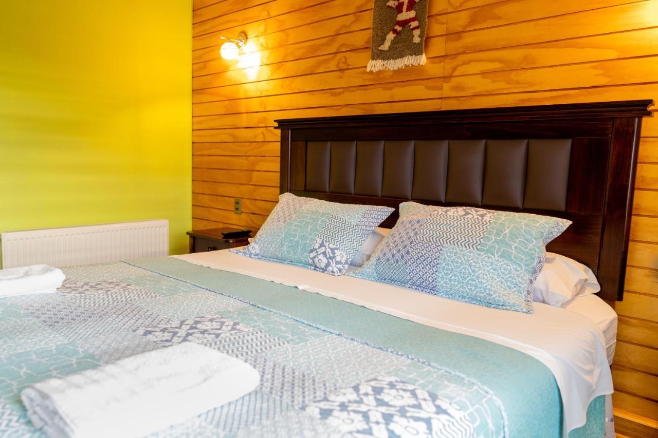 Casa Lucy Bed & Breakfast Пуерто Наталес Екстериор снимка