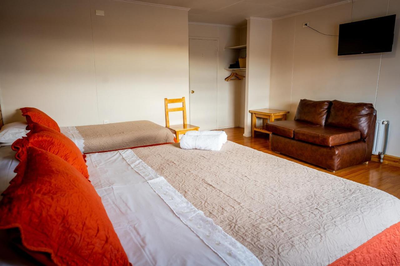 Casa Lucy Bed & Breakfast Пуерто Наталес Екстериор снимка