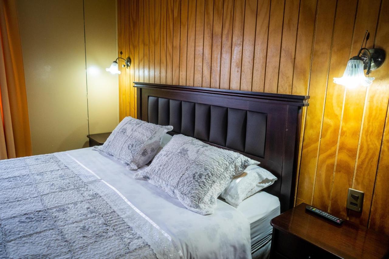 Casa Lucy Bed & Breakfast Пуерто Наталес Екстериор снимка