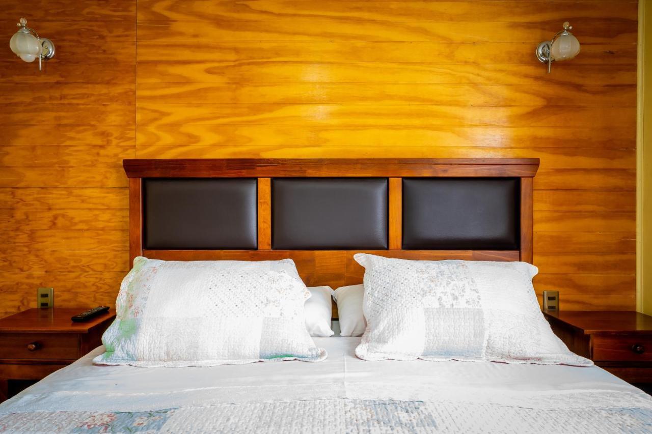 Casa Lucy Bed & Breakfast Пуерто Наталес Екстериор снимка