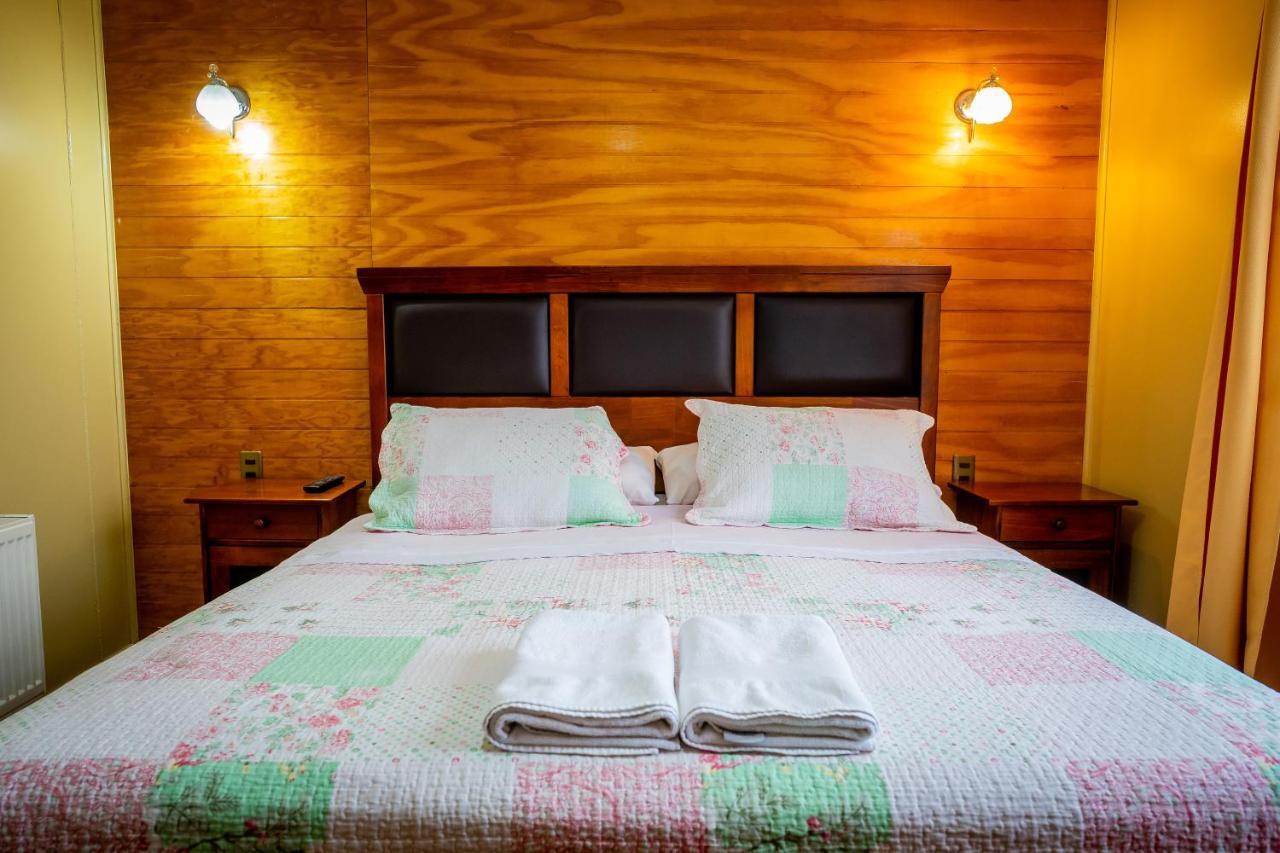 Casa Lucy Bed & Breakfast Пуерто Наталес Екстериор снимка