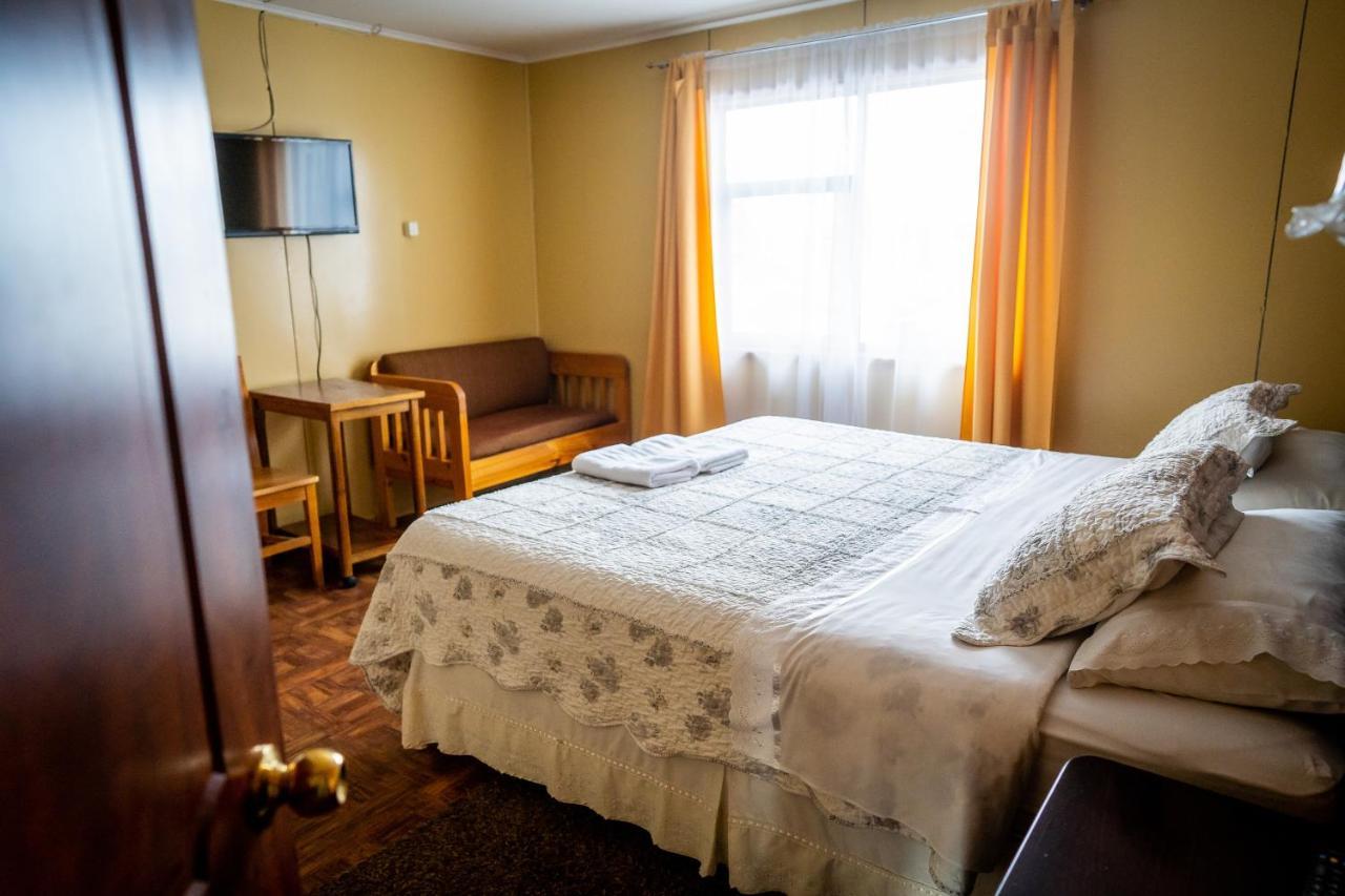 Casa Lucy Bed & Breakfast Пуерто Наталес Екстериор снимка