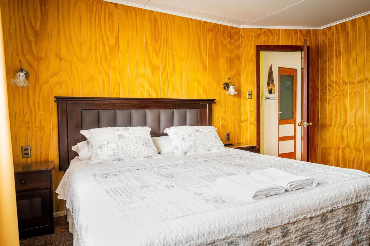 Casa Lucy Bed & Breakfast Пуерто Наталес Екстериор снимка