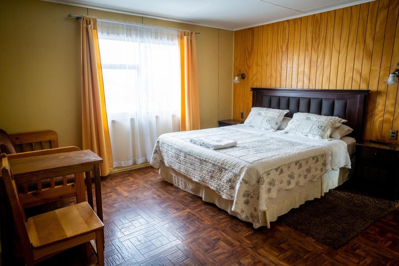 Casa Lucy Bed & Breakfast Пуерто Наталес Екстериор снимка