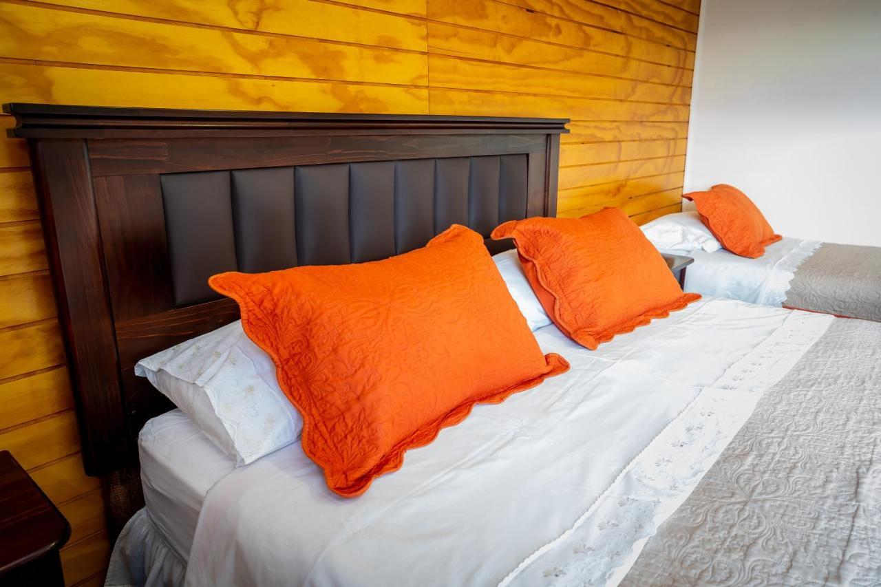 Casa Lucy Bed & Breakfast Пуерто Наталес Екстериор снимка