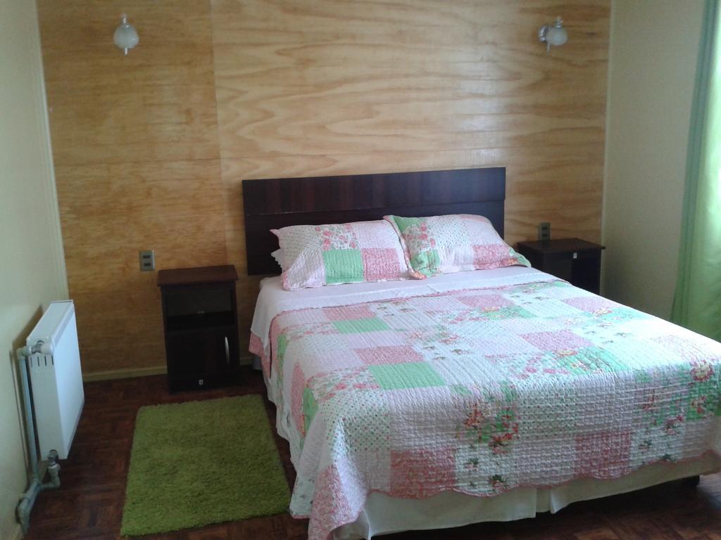 Casa Lucy Bed & Breakfast Пуерто Наталес Стая снимка