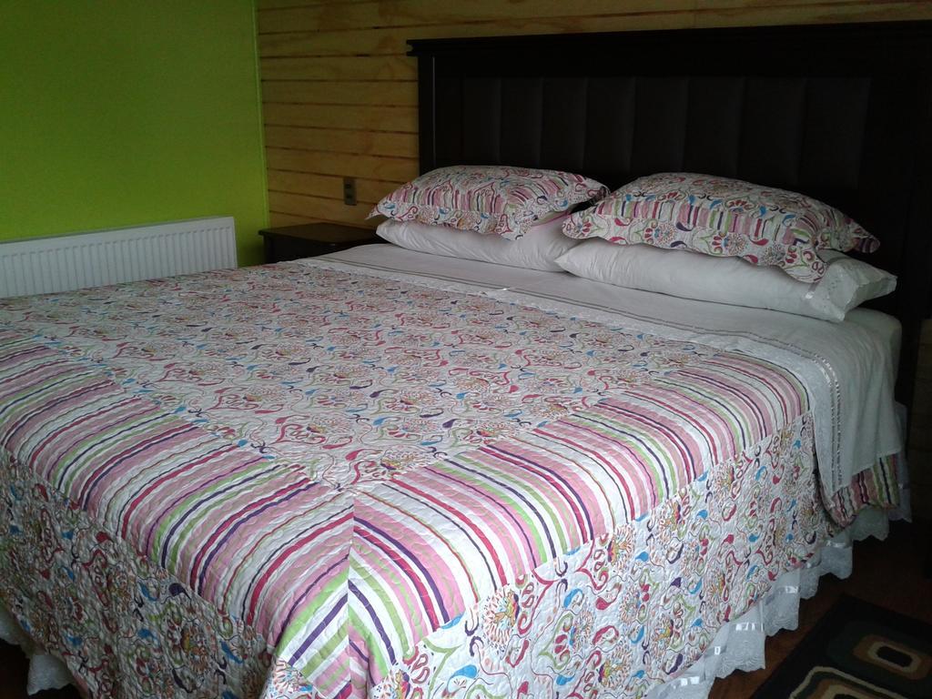 Casa Lucy Bed & Breakfast Пуерто Наталес Стая снимка