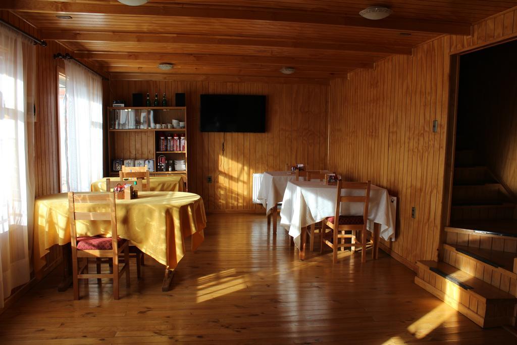 Casa Lucy Bed & Breakfast Пуерто Наталес Екстериор снимка