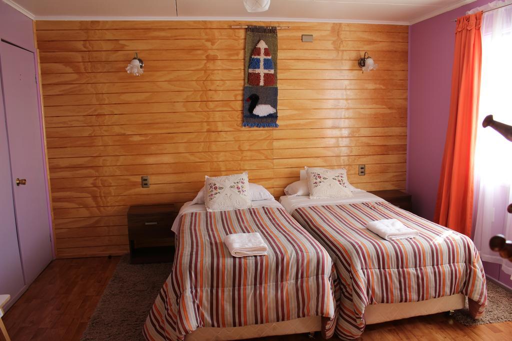 Casa Lucy Bed & Breakfast Пуерто Наталес Екстериор снимка